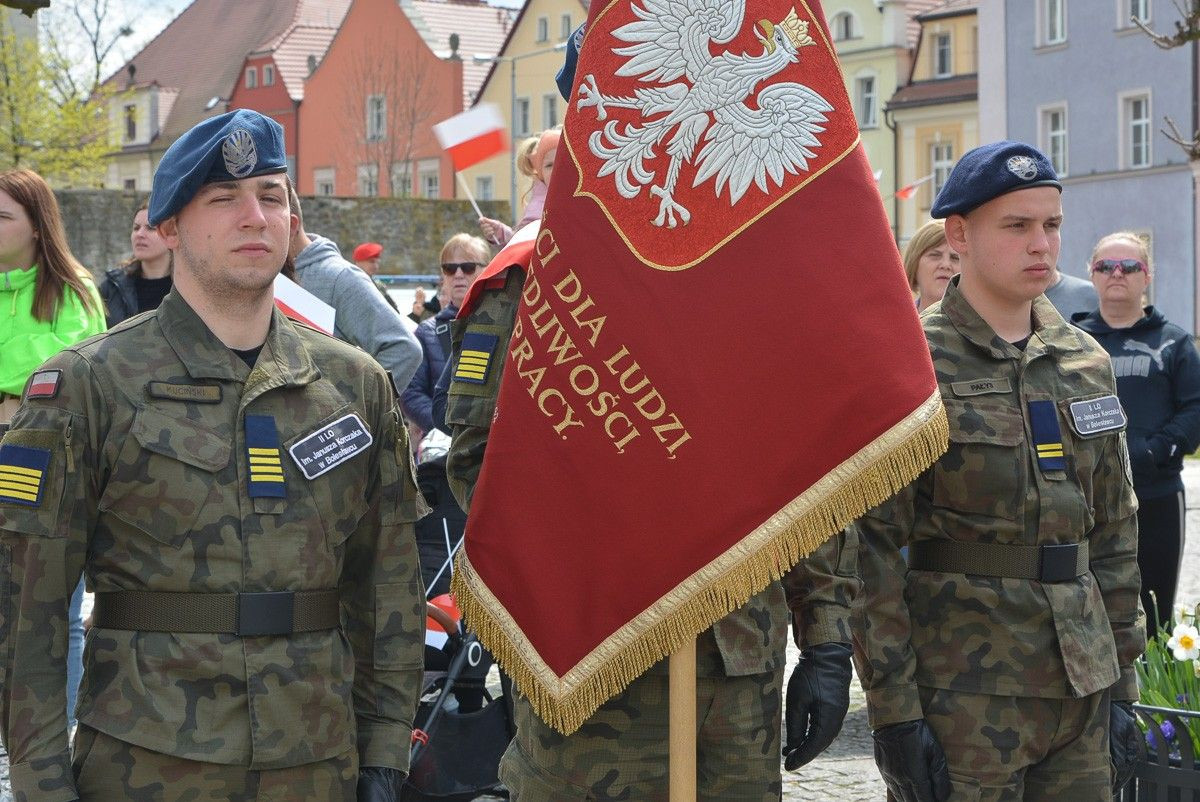 Święto Flagi Rzeczypospolitej Polskiej na bolesławieckim rynku