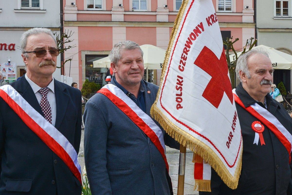 Święto Flagi Rzeczypospolitej Polskiej na bolesławieckim rynku