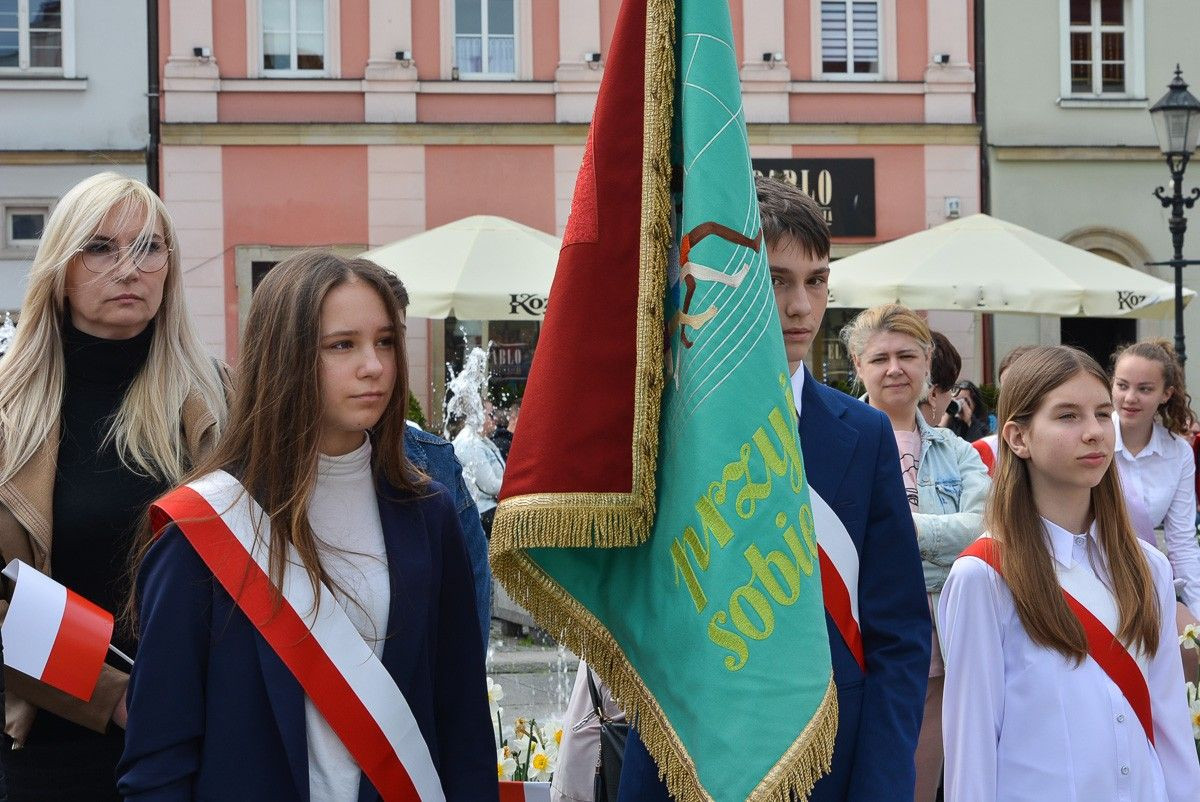 Święto Flagi Rzeczypospolitej Polskiej na bolesławieckim rynku