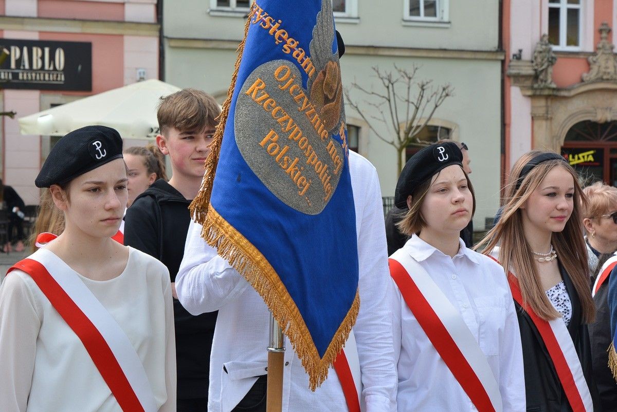 Święto Flagi Rzeczypospolitej Polskiej na bolesławieckim rynku