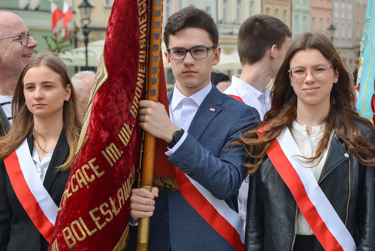 Święto Flagi Rzeczypospolitej Polskiej na bolesławieckim rynku