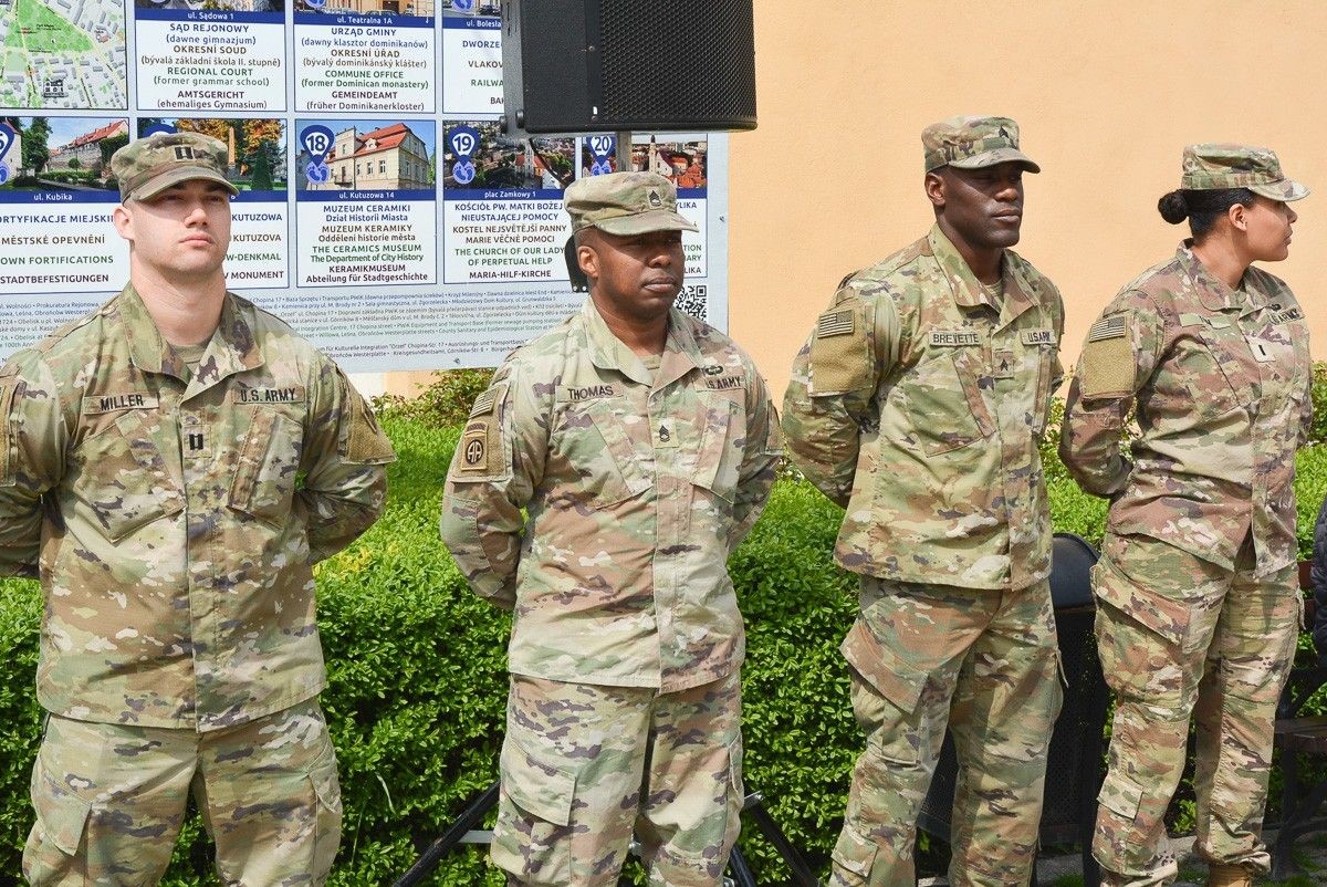 Święto Flagi Rzeczypospolitej Polskiej na bolesławieckim rynku