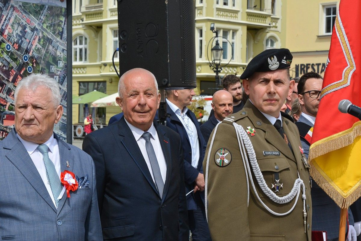 Święto Flagi Rzeczypospolitej Polskiej na bolesławieckim rynku