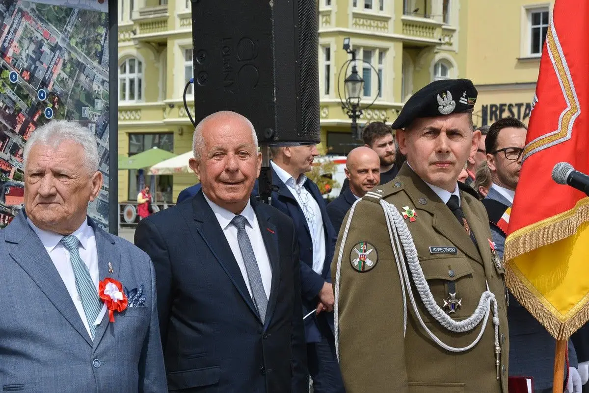 Święto Flagi Rzeczypospolitej Polskiej na bolesławieckim rynku