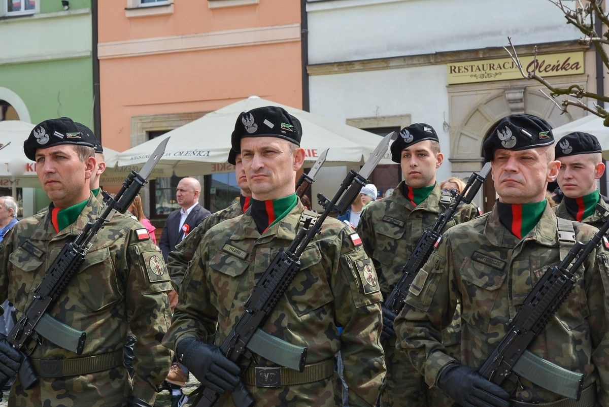 Święto Flagi Rzeczypospolitej Polskiej na bolesławieckim rynku