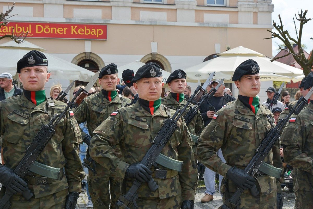 Święto Flagi Rzeczypospolitej Polskiej na bolesławieckim rynku