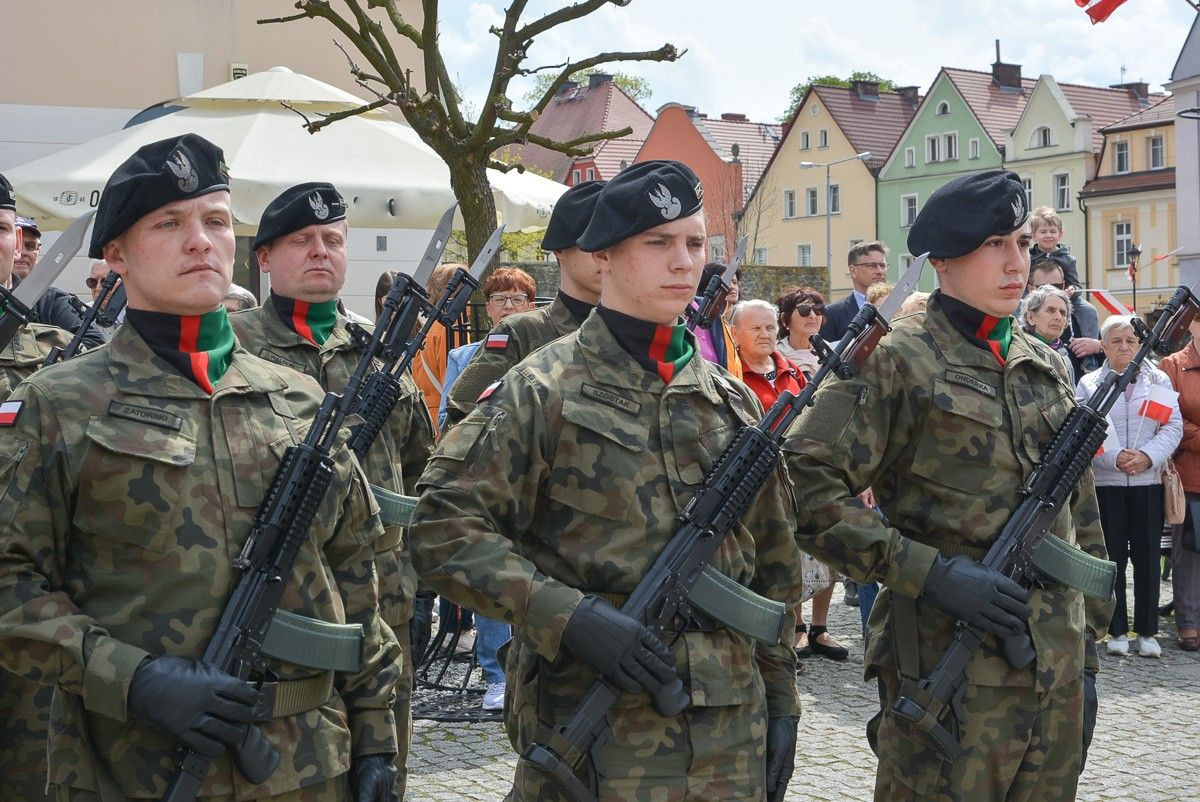 Święto Flagi Rzeczypospolitej Polskiej na bolesławieckim rynku