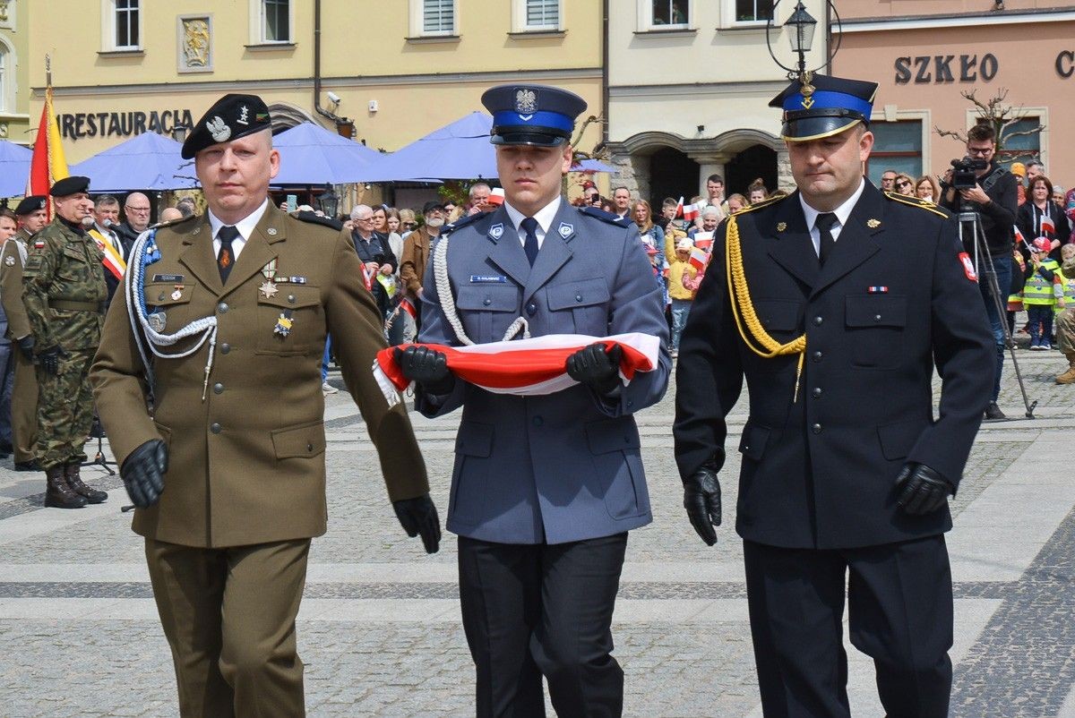 Święto Flagi Rzeczypospolitej Polskiej na bolesławieckim rynku