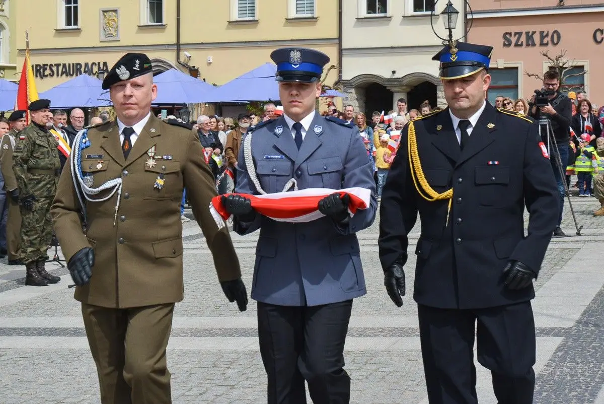 Święto Flagi Rzeczypospolitej Polskiej na bolesławieckim rynku