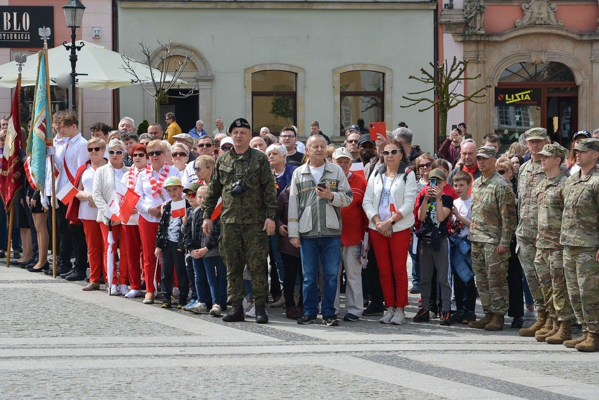 Święto Flagi Rzeczypospolitej Polskiej na bolesławieckim rynku