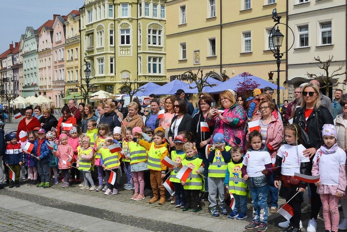 Święto Flagi Rzeczypospolitej Polskiej na bolesławieckim rynku
