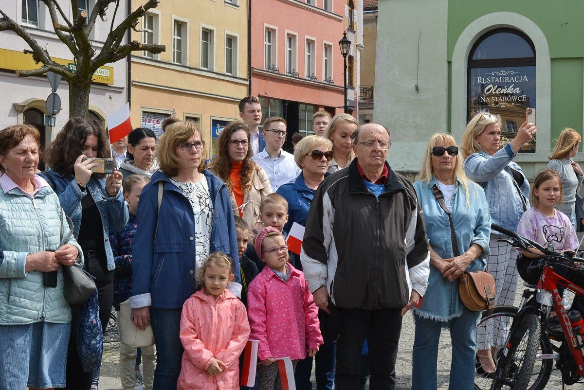 Święto Flagi Rzeczypospolitej Polskiej na bolesławieckim rynku