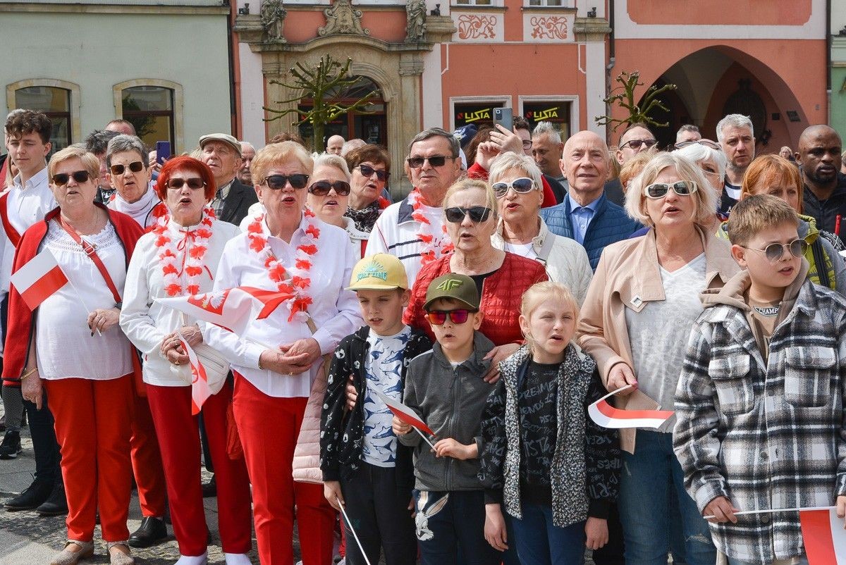 Święto Flagi Rzeczypospolitej Polskiej na bolesławieckim rynku