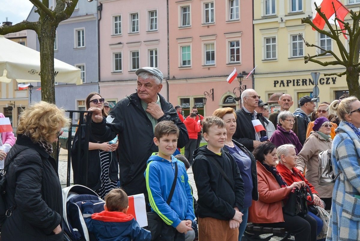 Święto Flagi Rzeczypospolitej Polskiej na bolesławieckim rynku
