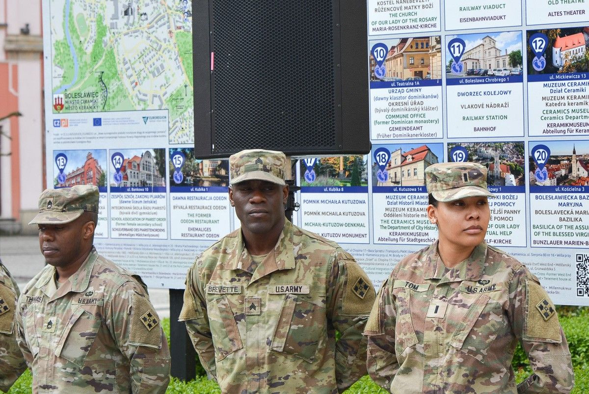 Święto Flagi Rzeczypospolitej Polskiej na bolesławieckim rynku