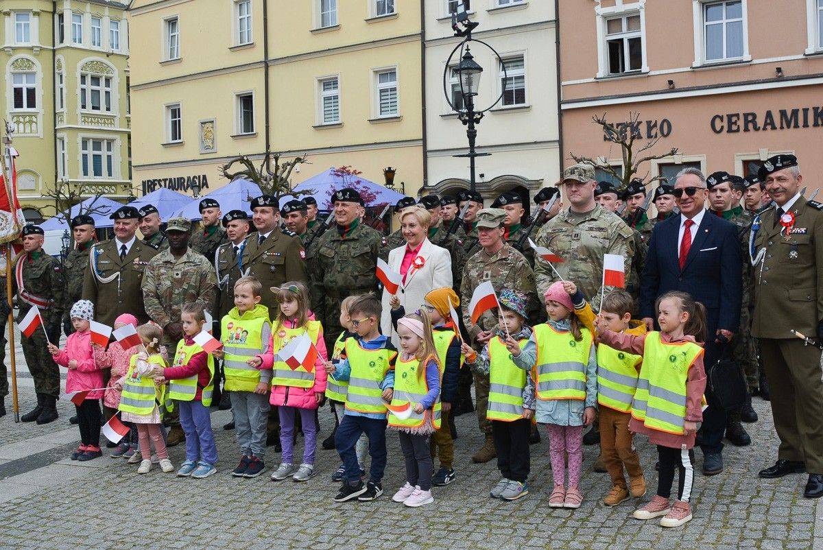 Święto Flagi Rzeczypospolitej Polskiej na bolesławieckim rynku
