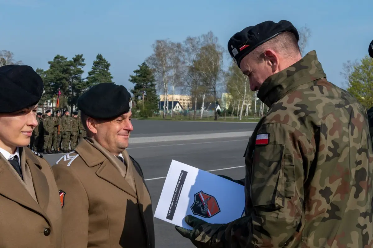 Uroczystość w 10 Brygadzie Kawalerii Pancernej w Świętoszowie
