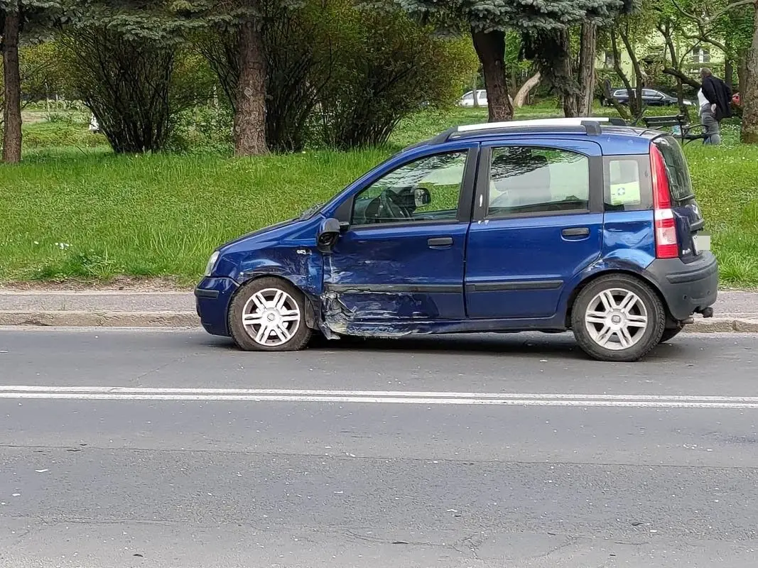 Zderzenie trzech aut przy ulicy Zygmunta Augusta