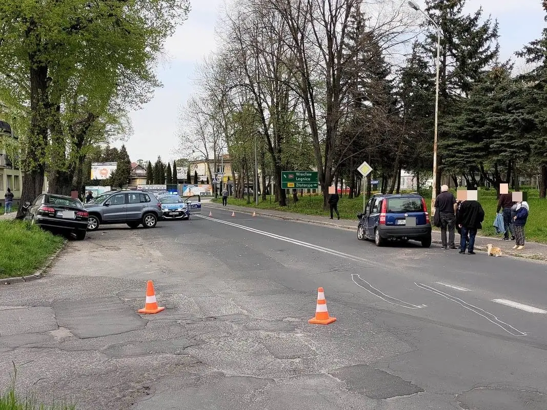 Zderzenie trzech aut przy ulicy Zygmunta Augusta