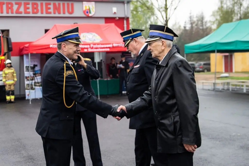 Пожежне свято в Trzebień! Підвищення, відзнаки, нові автомобілі та відкриття пожежної частини