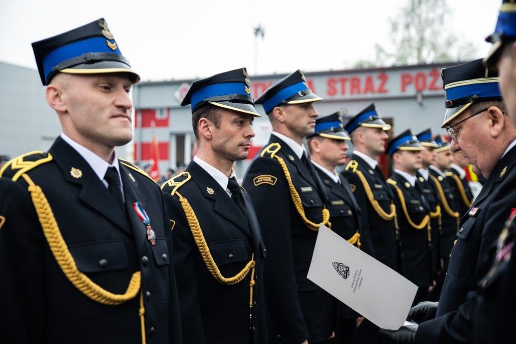 Strażackie święto w Trzebieniu! Awanse, odznaczenia, nowe wozy i otwarcie remizy