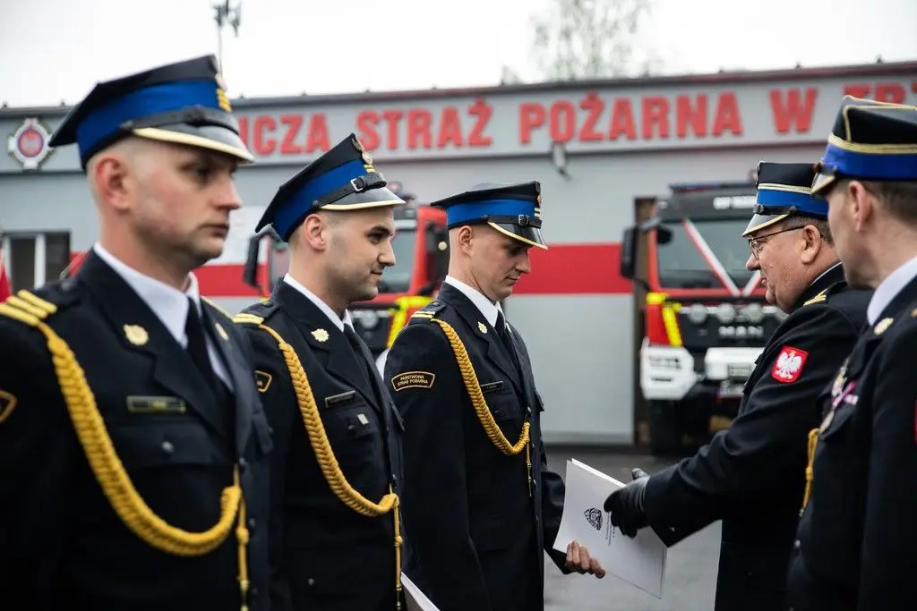 Strażackie święto w Trzebieniu! Awanse, odznaczenia, nowe wozy i otwarcie remizy