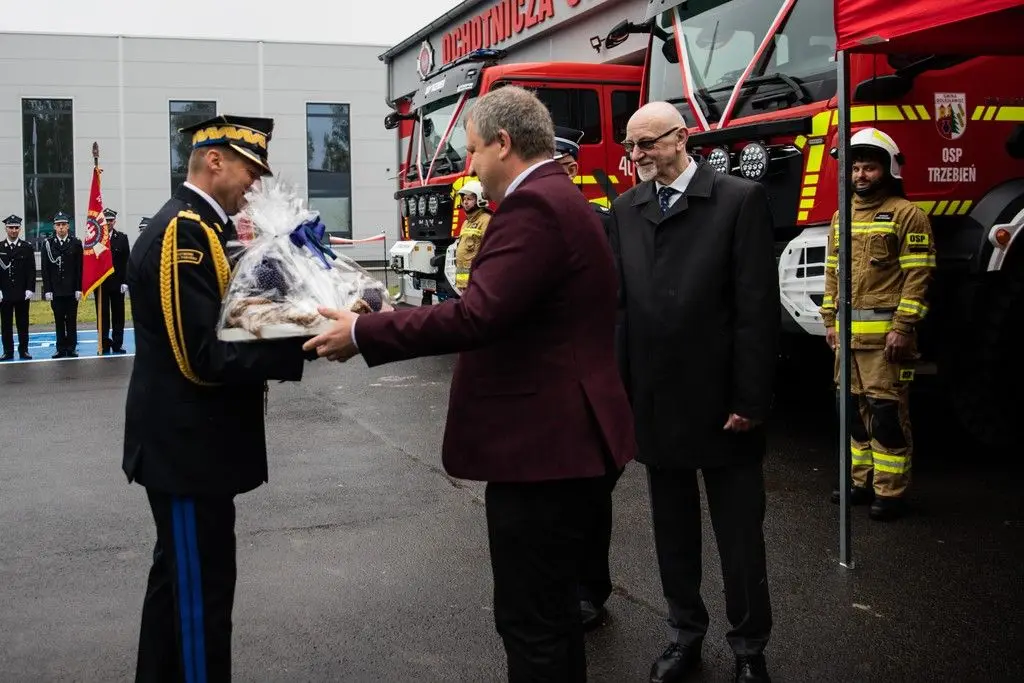 Firefighters’ celebration in Trzebień! Promotions, decorations, new vehicles and fire station opening