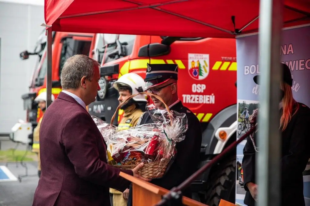 Пожежне свято в Trzebień! Підвищення, відзнаки, нові автомобілі та відкриття пожежної частини