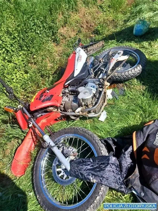 Czołowe zderzenie motocykla z ciężarówką