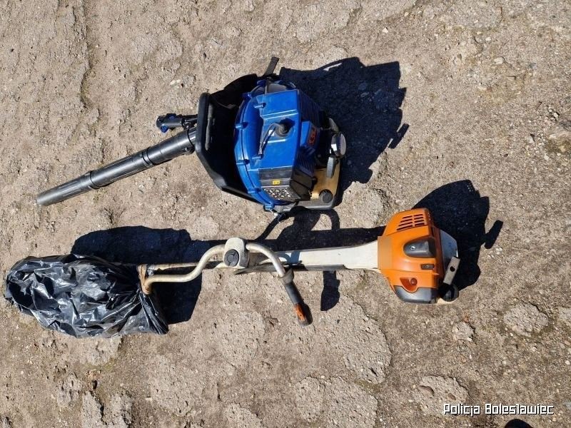 Policja zatrzymała dwóch mężczyzn, którzy ukradli z firmy dwa pojazdy i narzędzia