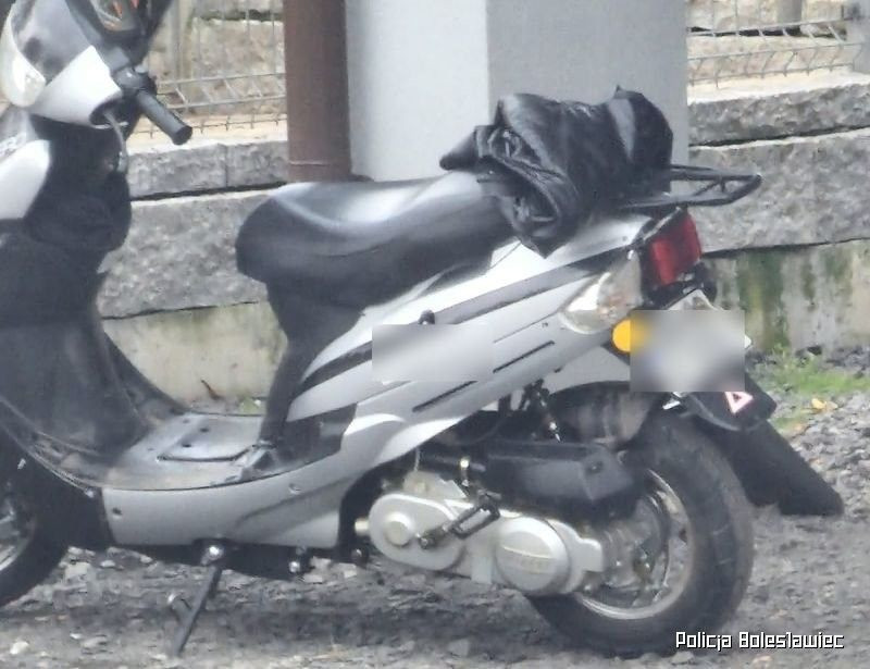 Policja zatrzymała dwóch mężczyzn, którzy ukradli z firmy dwa pojazdy i narzędzia