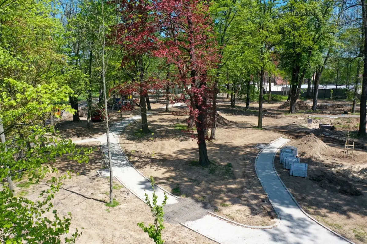 Odnawiają zabytkowy park przy Zgorzeleckiej