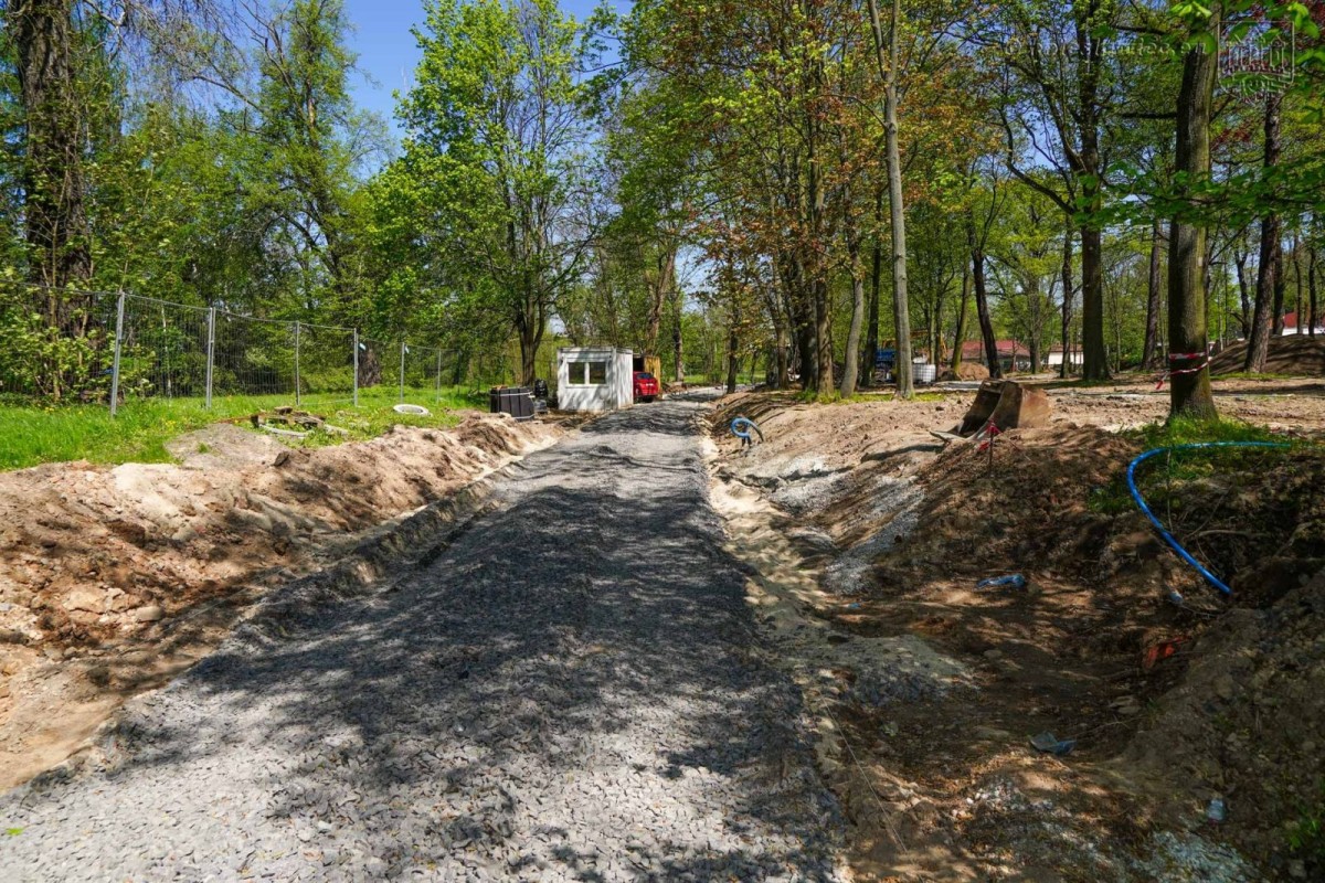 Odnawiają zabytkowy park przy Zgorzeleckiej