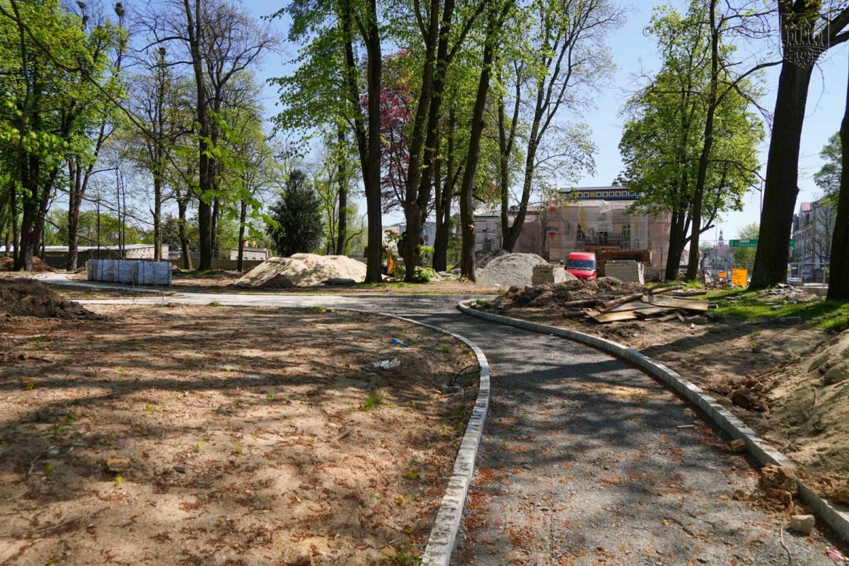 Odnawiają zabytkowy park przy Zgorzeleckiej