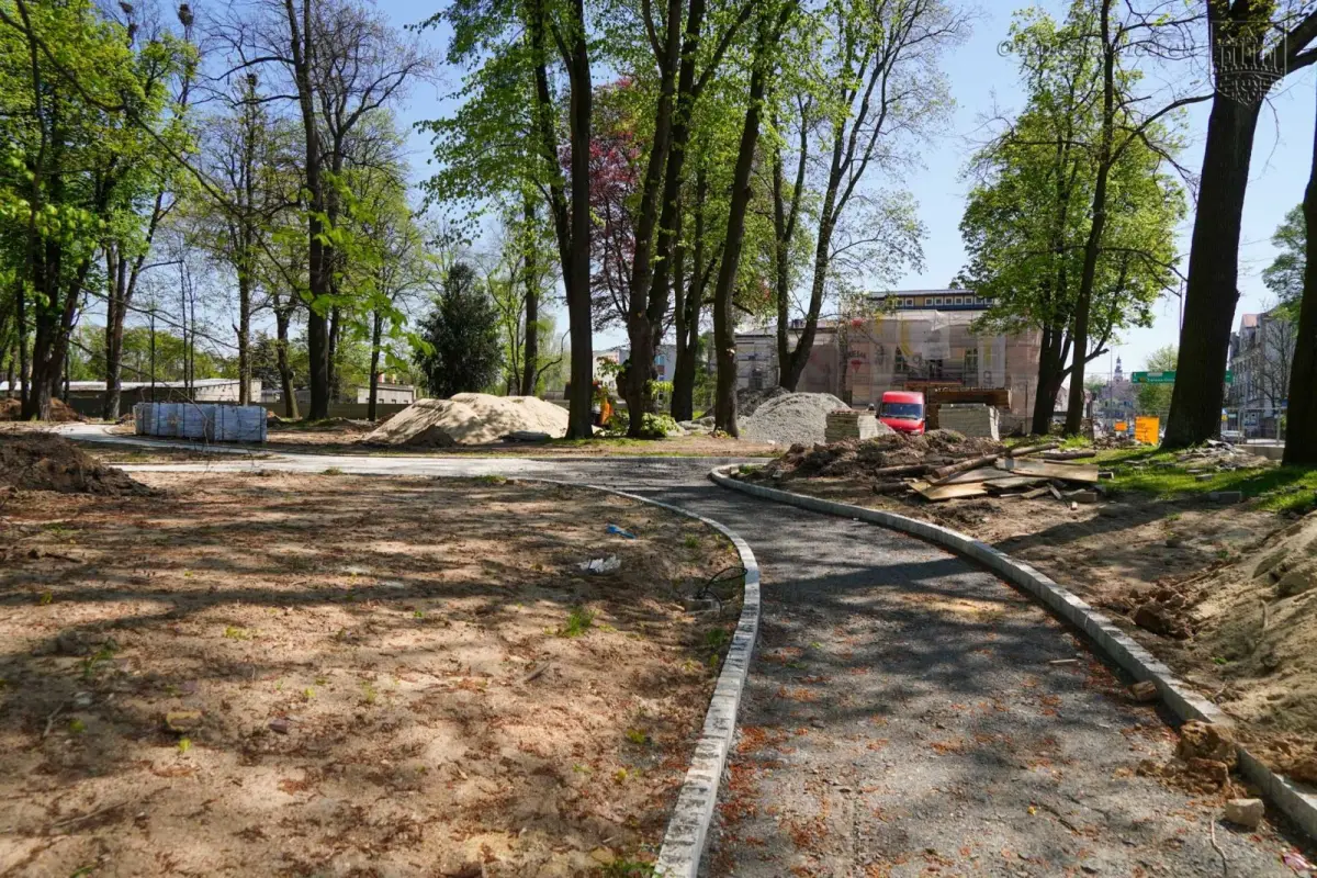 Odnawiają zabytkowy park przy Zgorzeleckiej