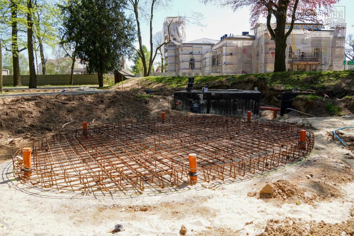 Odnawiają zabytkowy park przy Zgorzeleckiej