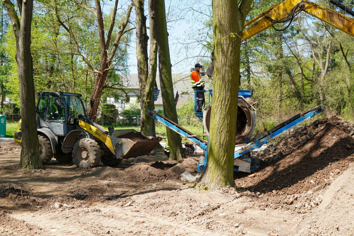 Odnawiają zabytkowy park przy Zgorzeleckiej