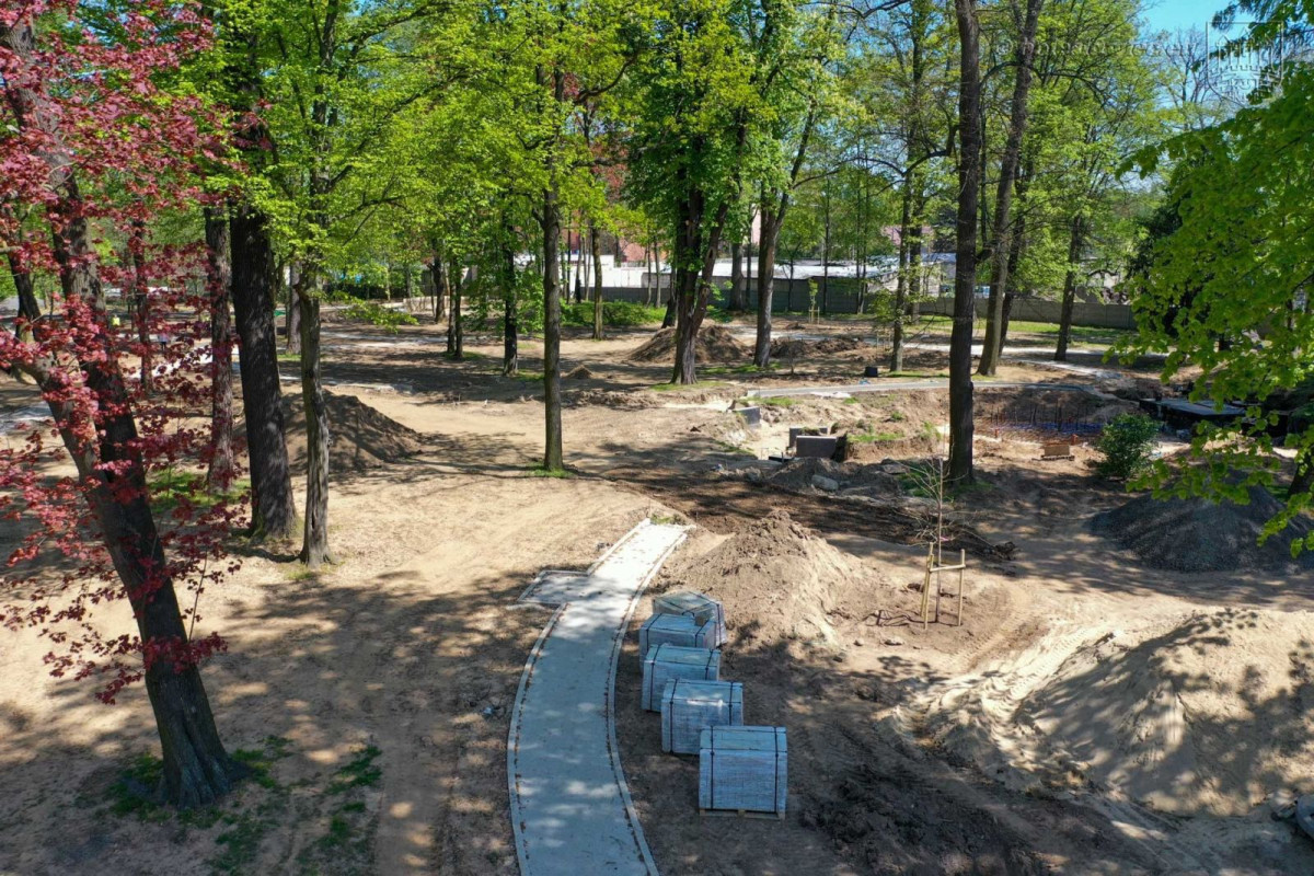 Odnawiają zabytkowy park przy Zgorzeleckiej