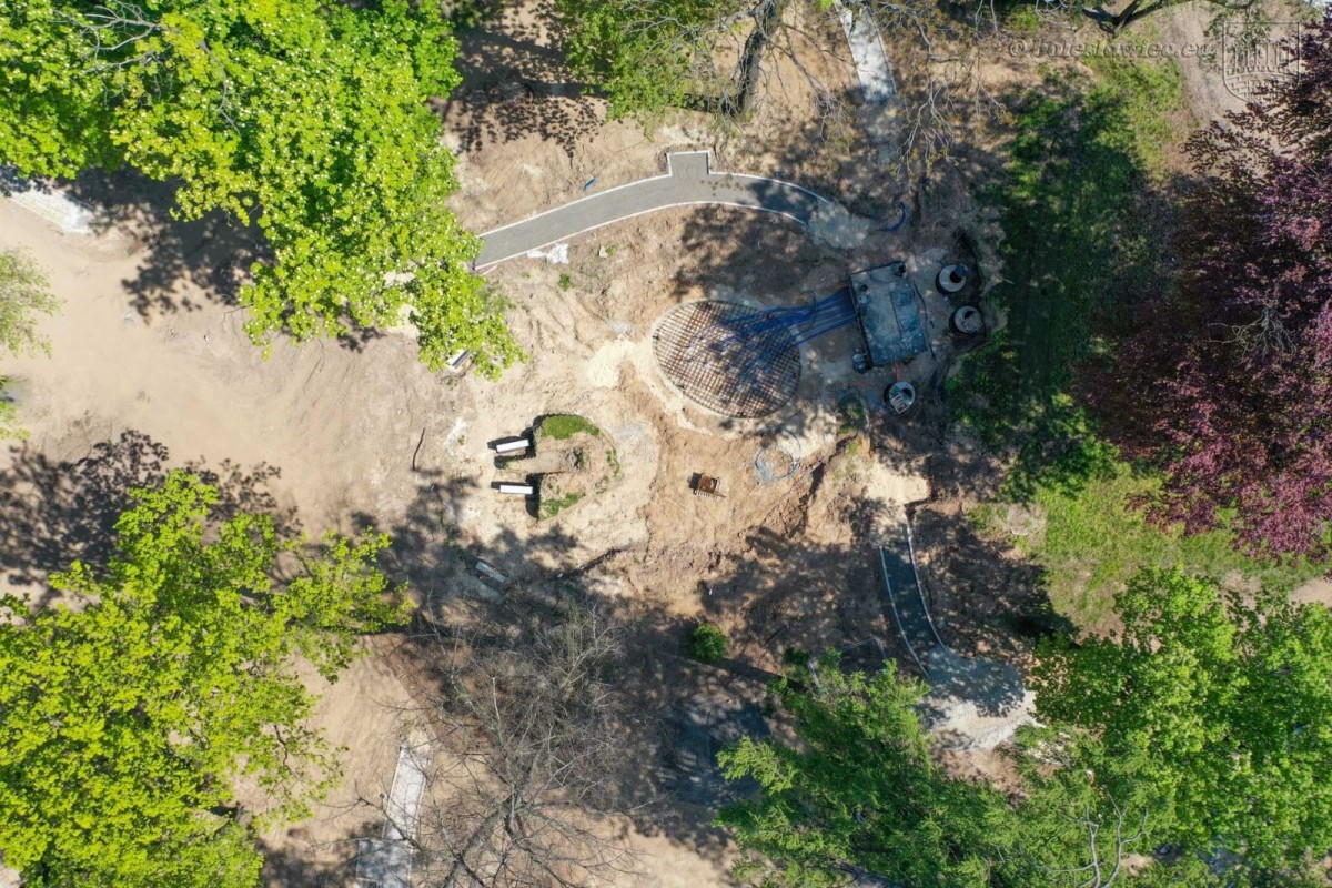 Odnawiają zabytkowy park przy Zgorzeleckiej