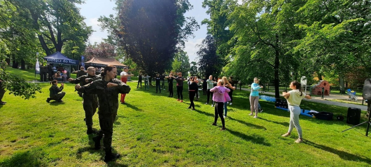 Kobiety ćwiczyły samoobronę w bolesławieckim parku