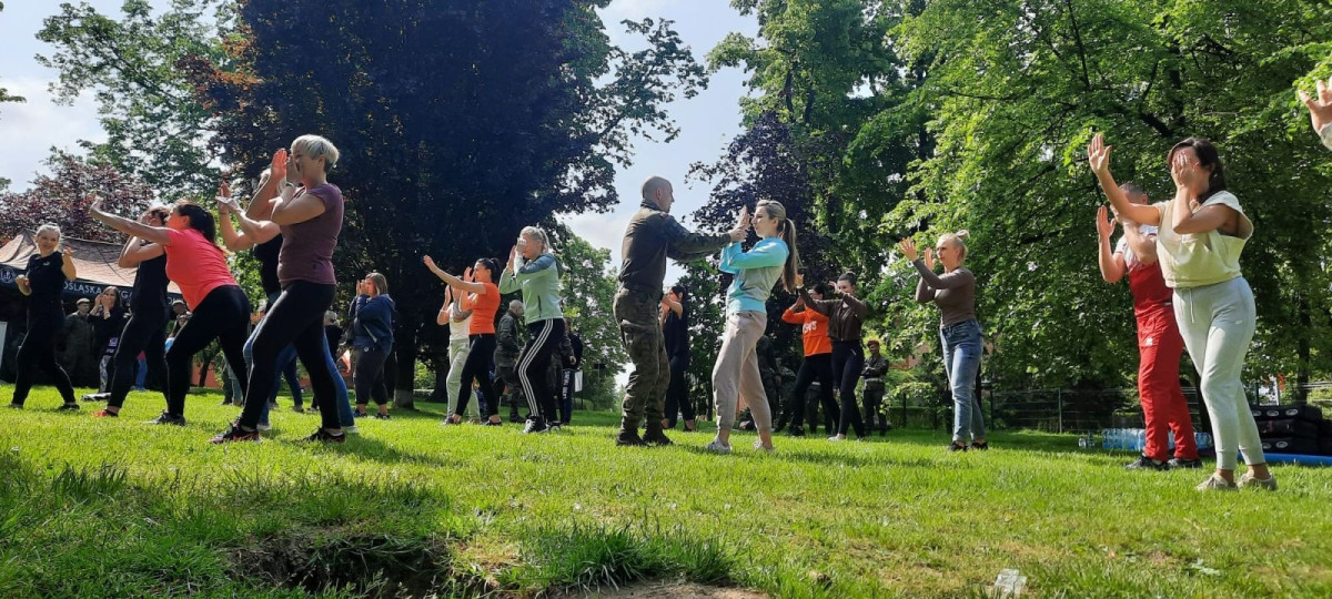 Kobiety ćwiczyły samoobronę w bolesławieckim parku