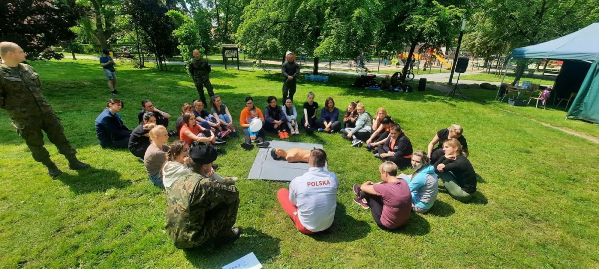 Kobiety ćwiczyły samoobronę w bolesławieckim parku