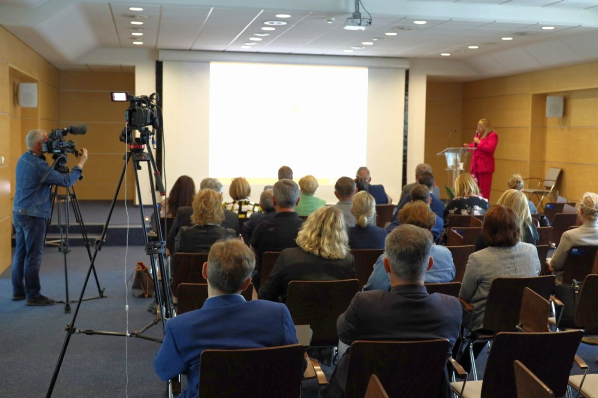 Uczestnicy konferencji ws. budowy mostu na Bobrze