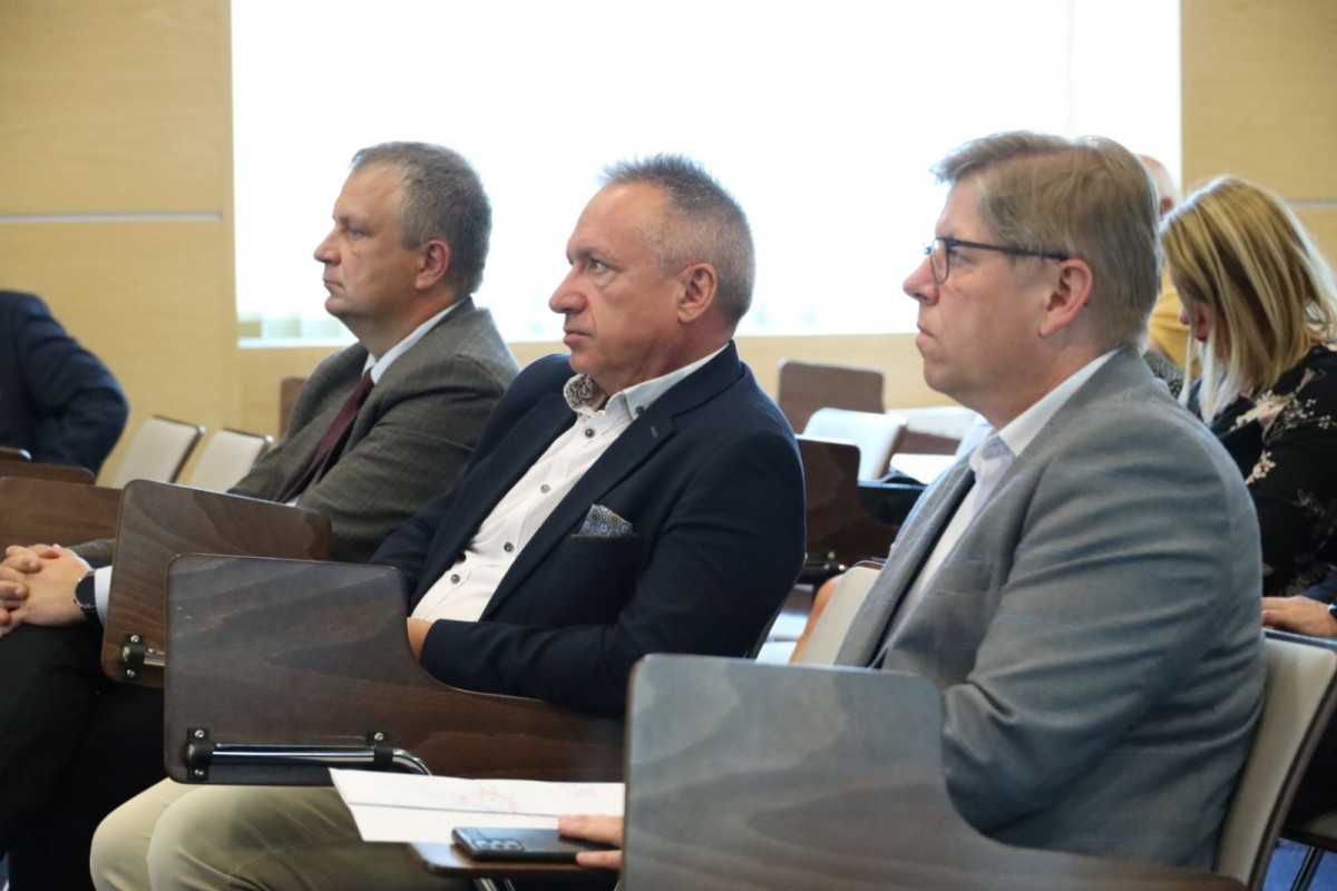 Uczestnicy konferencji ws. budowy mostu na Bobrze