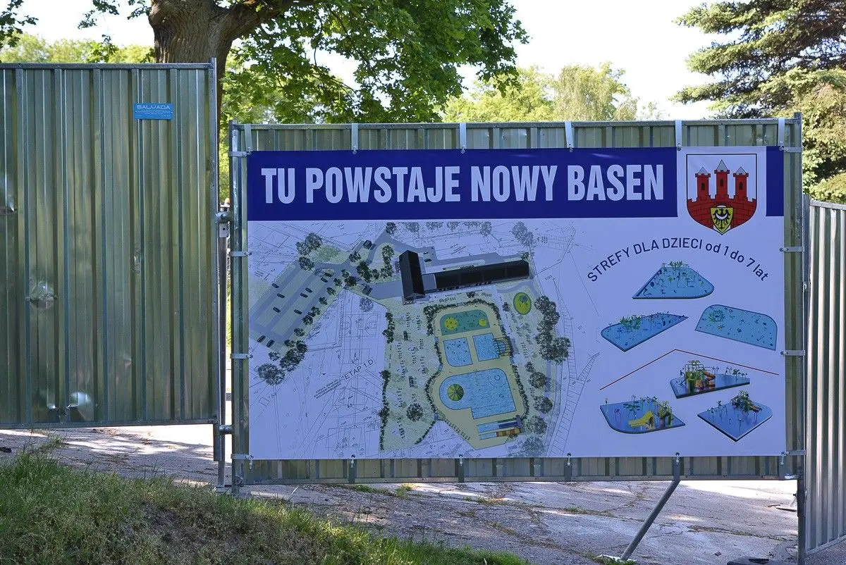 Trwa rozbiórka basenów odkrytych w Bolesławcu