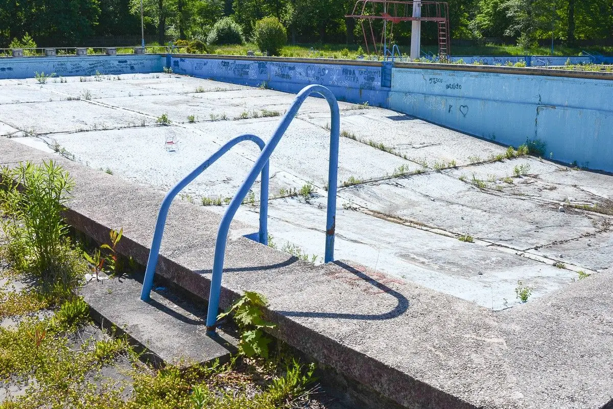 Trwa rozbiórka basenów odkrytych w Bolesławcu