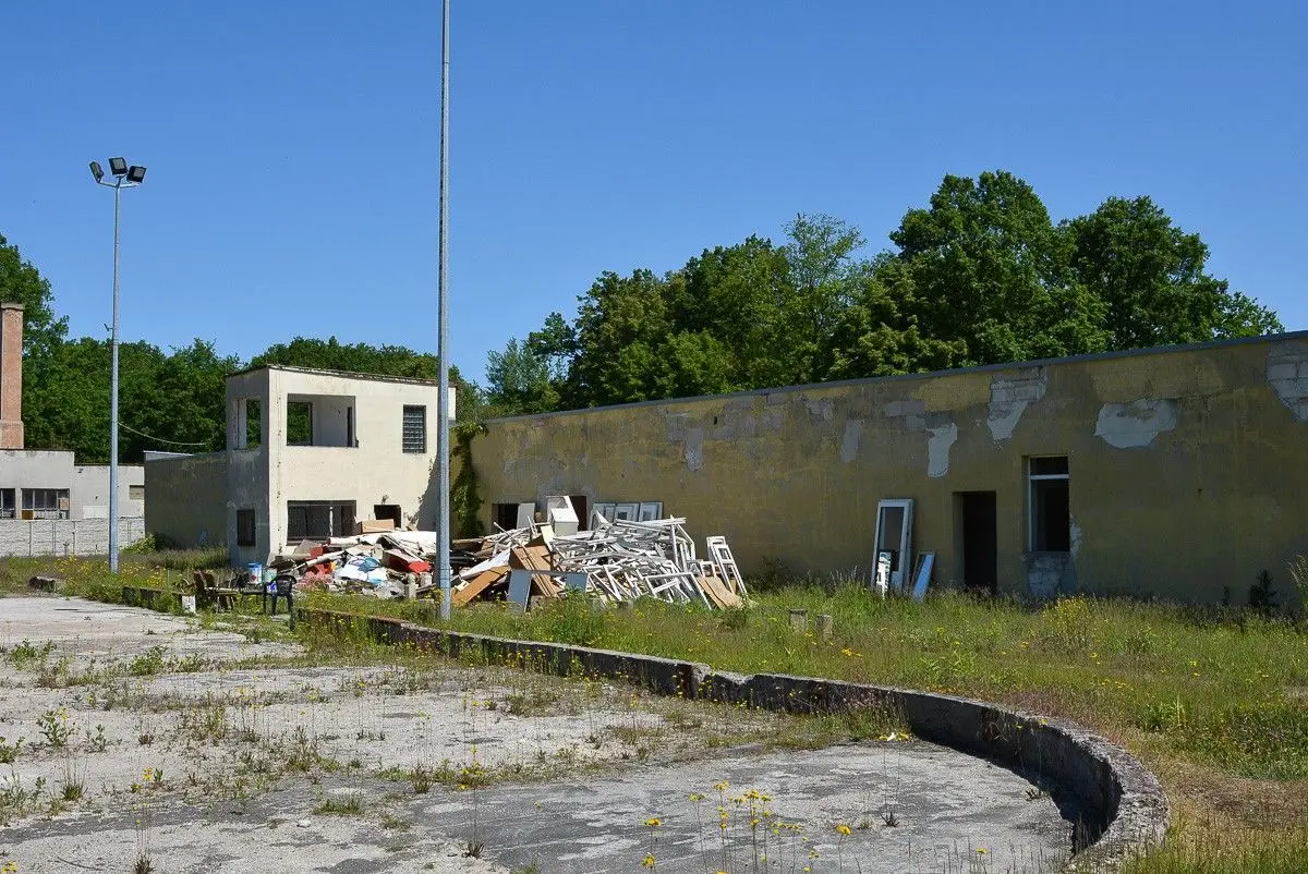 Trwa rozbiórka basenów odkrytych w Bolesławcu