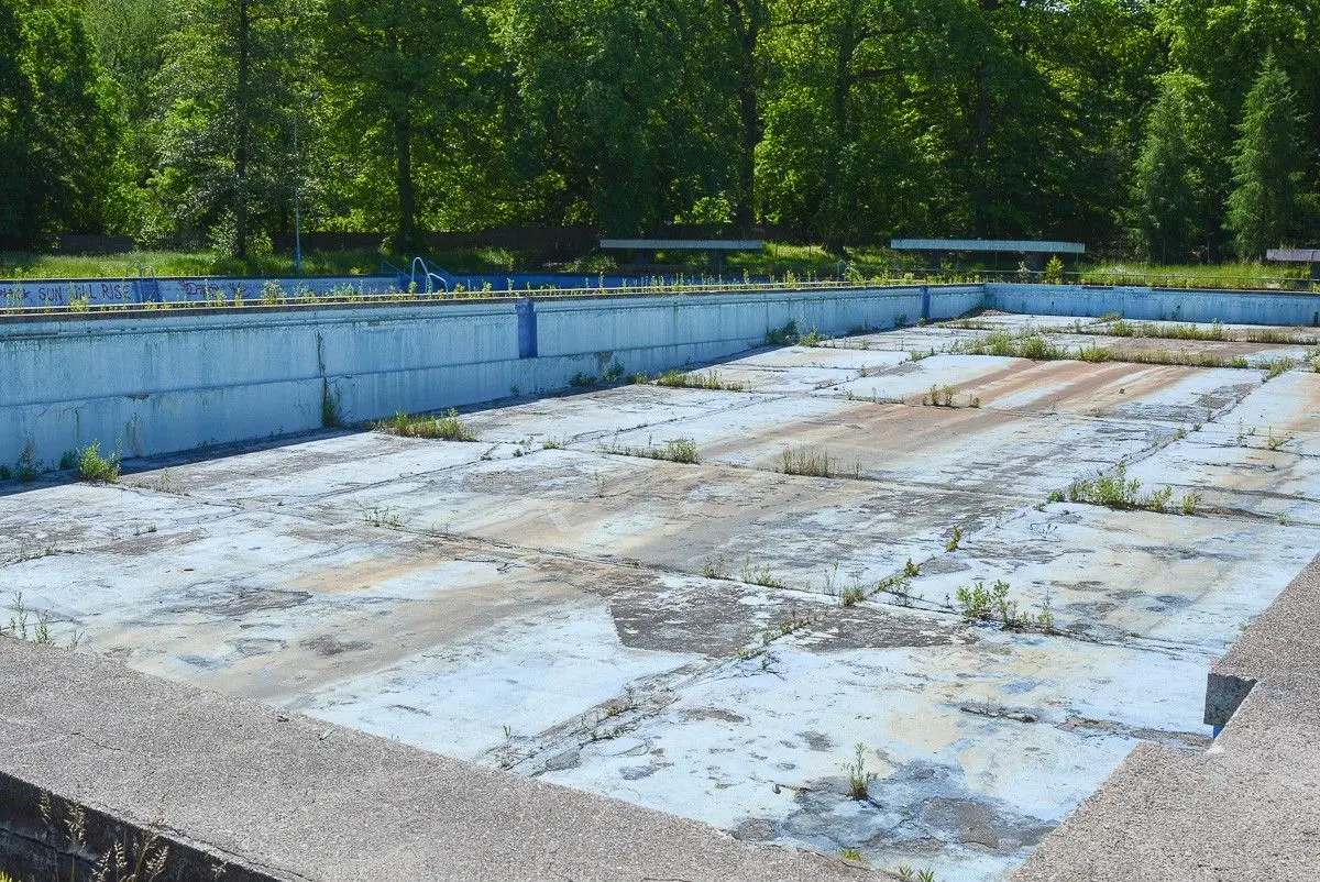 Outdoor swimming pools in Bolesławiec being demolished