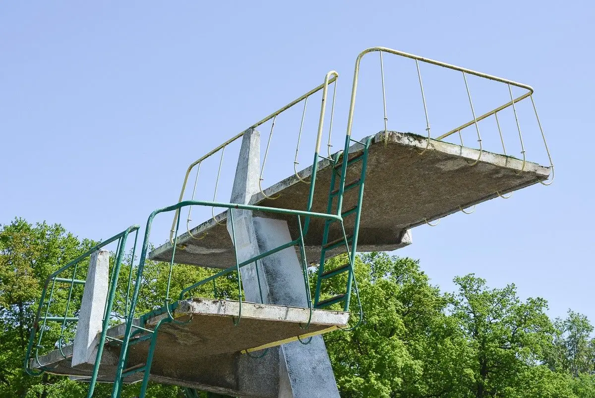 Trwa rozbiórka basenów odkrytych w Bolesławcu