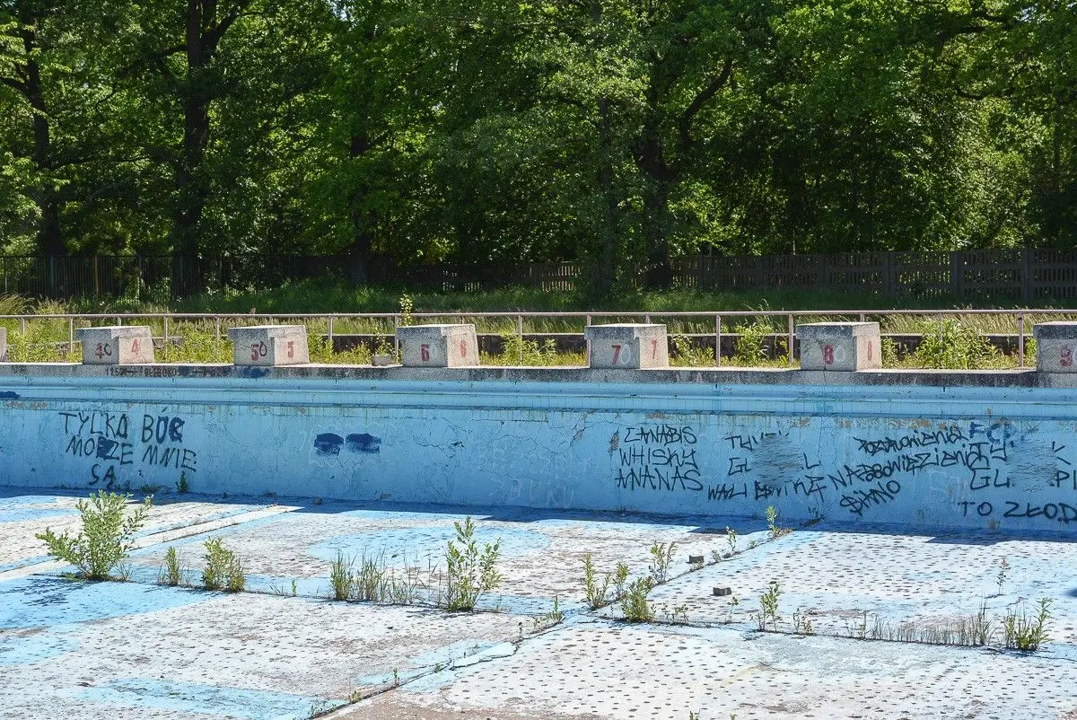 Trwa rozbiórka basenów odkrytych w Bolesławcu